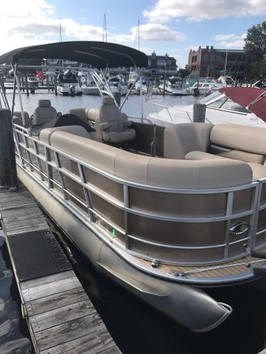 Slide: The Image of 2015 Bentley Pontoons 250/253 Elite Admiral docked at marina. - 4