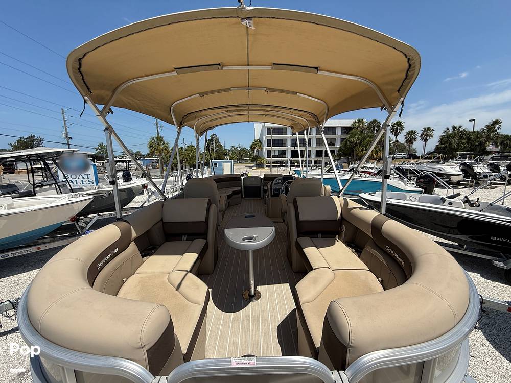 Slide: The Image of Twin Cockpit Bench Seats/aft Facing Lounges - 15394863