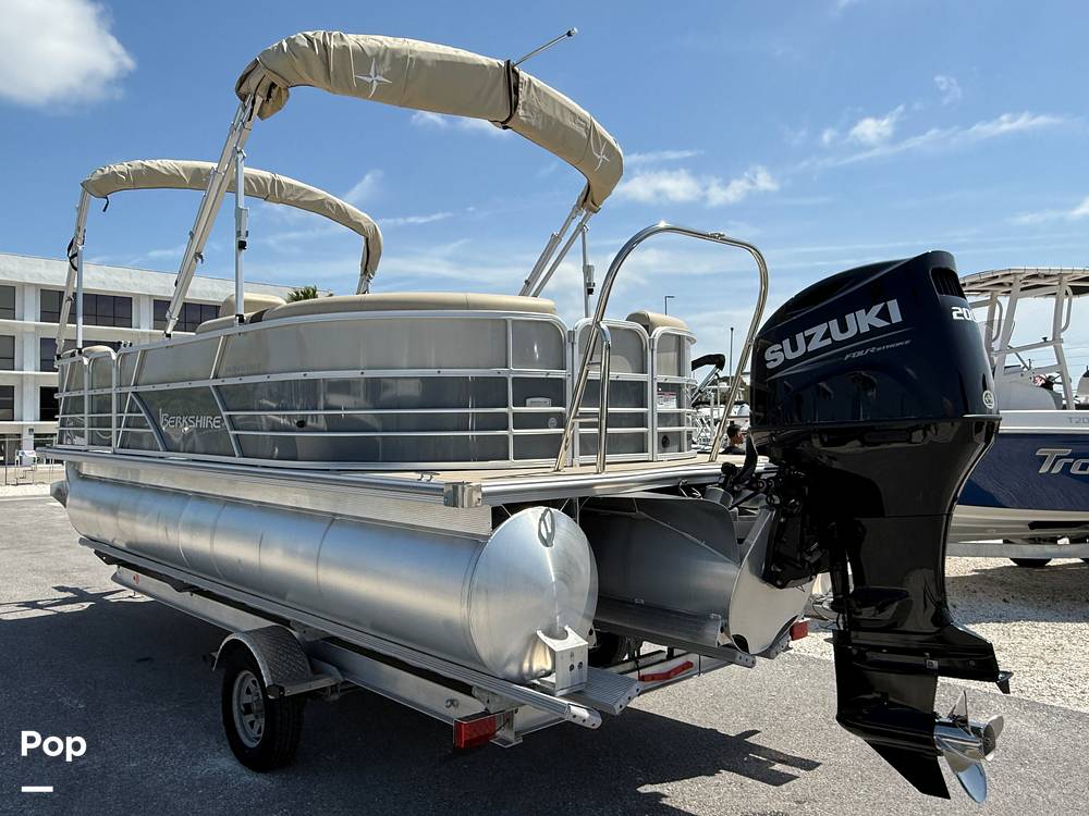 Slide: The Image of Berkshire 22RFX CTS 3.0 2023 - 15394868