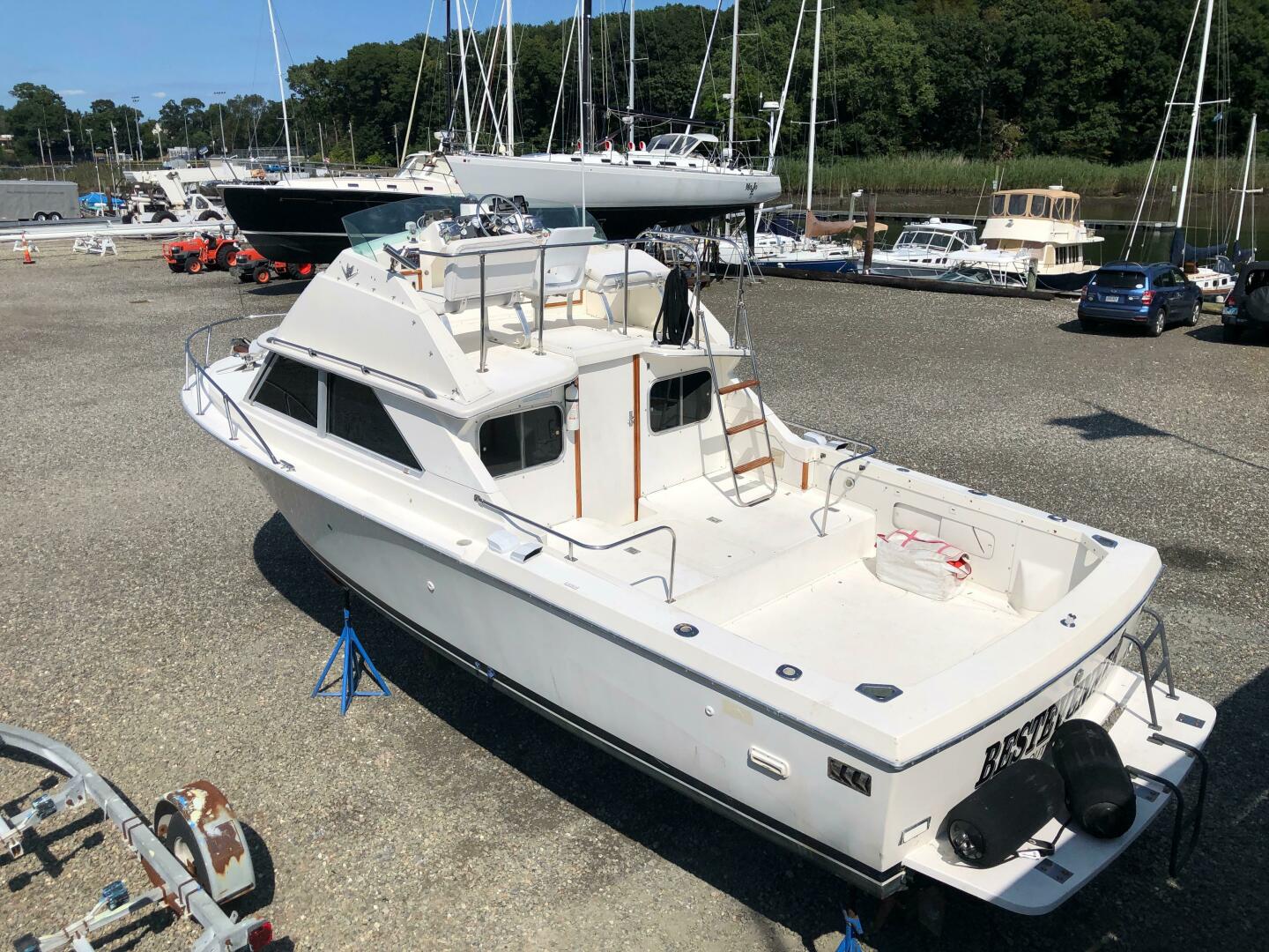 Slide: The Image of Bertram 28 Flybridge Cruiser 1986 - 4910651
