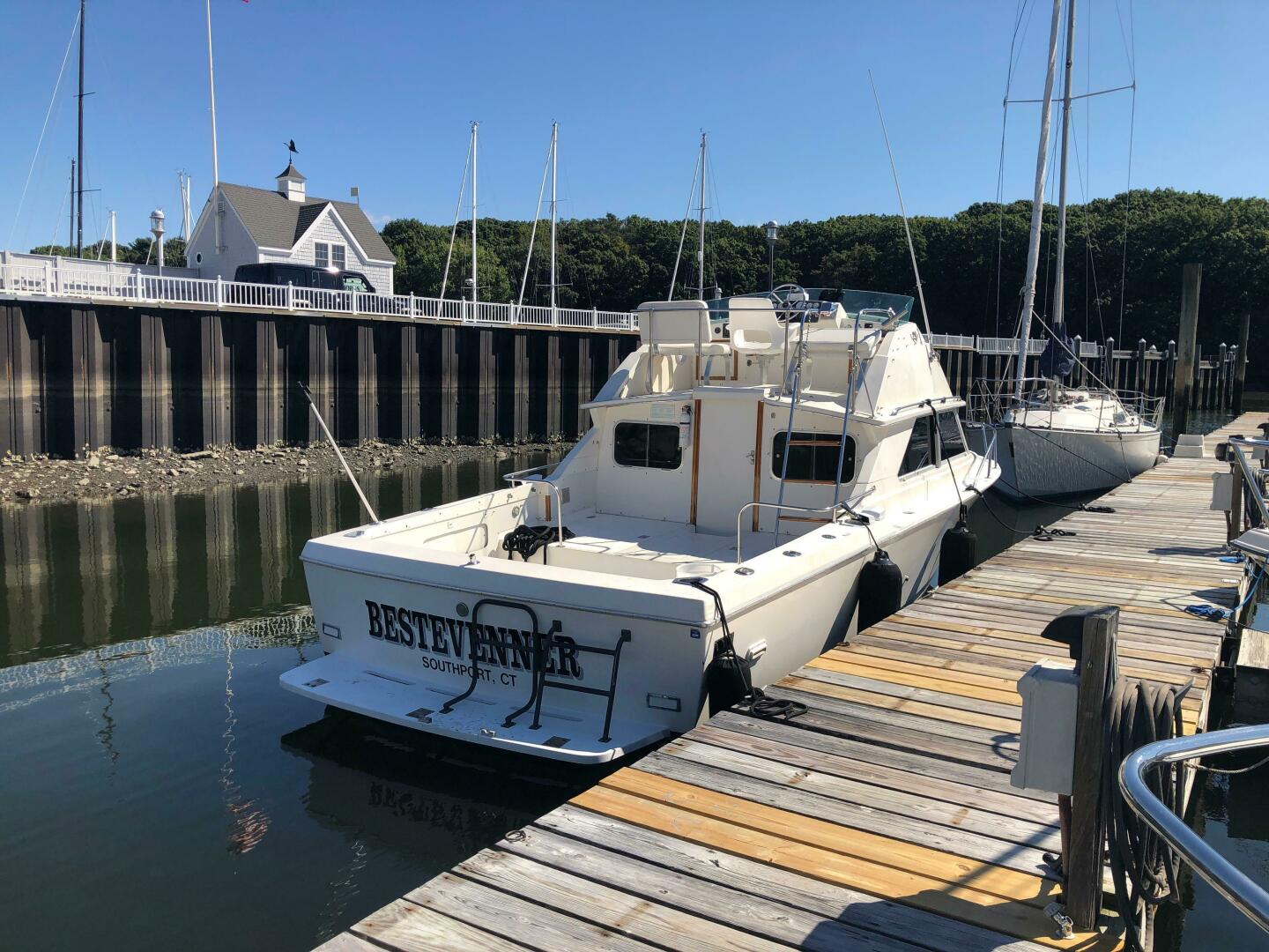 Slide: The Image of Bertram 28 Flybridge Cruiser 1986 - 4910652
