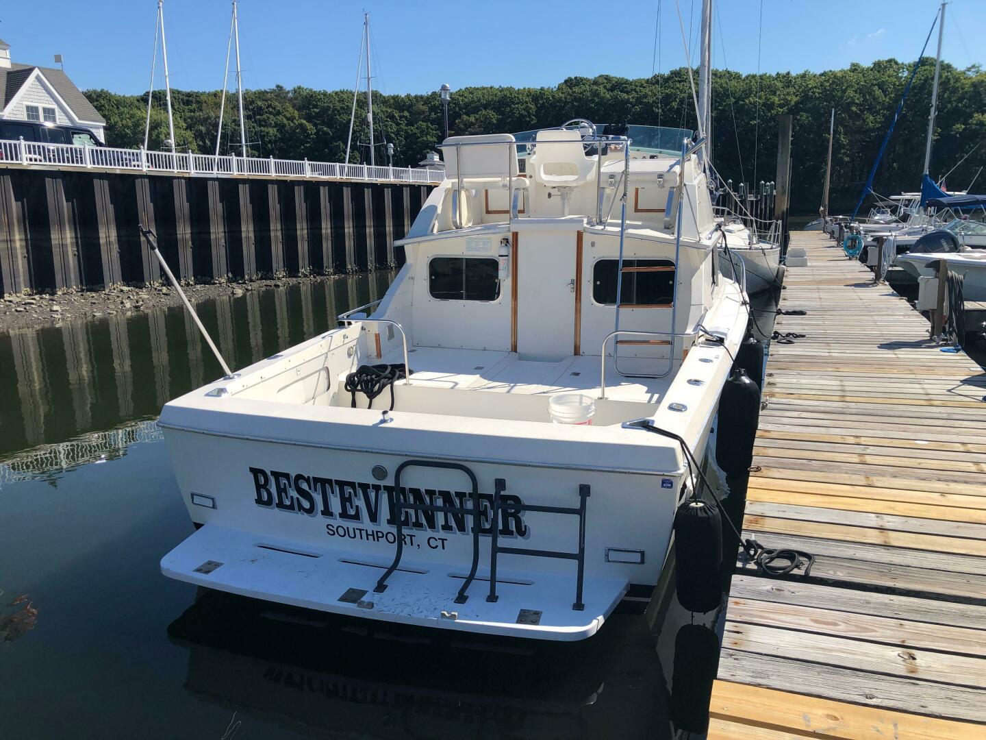 Slide: The Image of Bertram 28 Flybridge Cruiser 1986 - 4910653