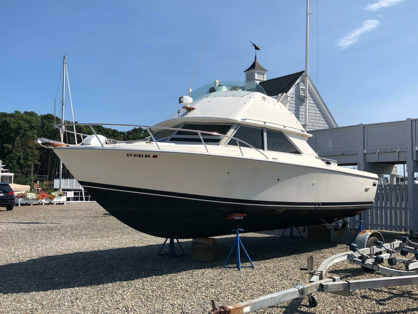 Slide: The Image of Bertram 28 Flybridge Cruiser 1986 - 4910643