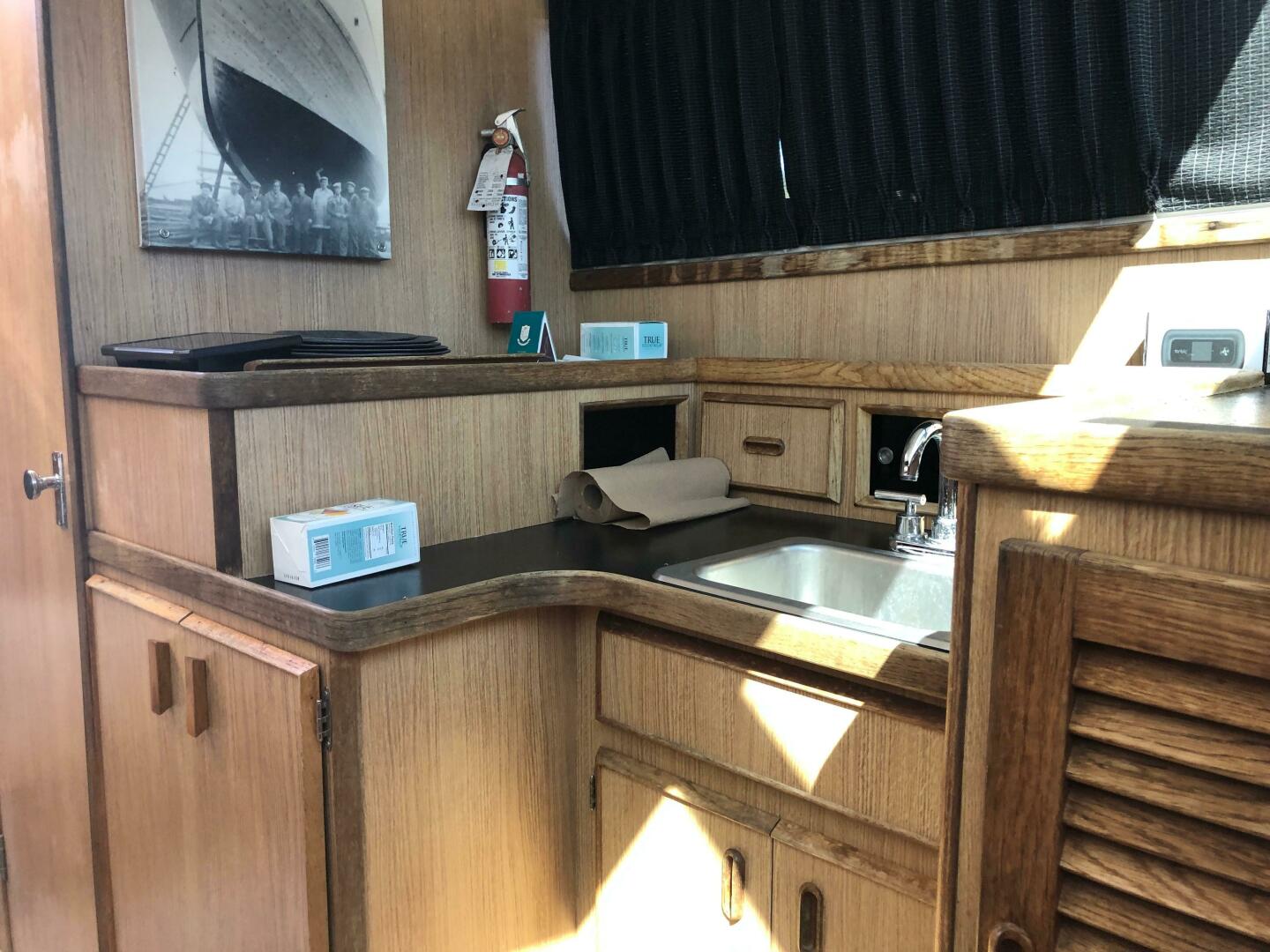 Slide: The Image of Bertram 28 Flybridge Cruiser 1986 - 4910663