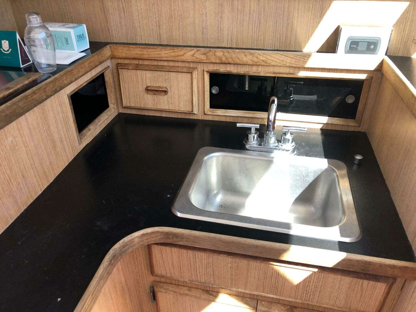 Slide: The Image of Bertram 28 Flybridge Cruiser 1986 - 4910669