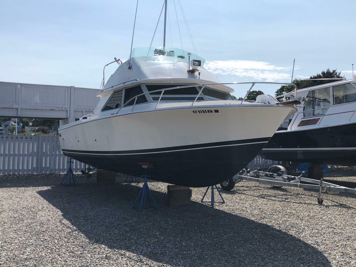 Slide: The Image of Bertram 28 Flybridge Cruiser 1986 - 4910644