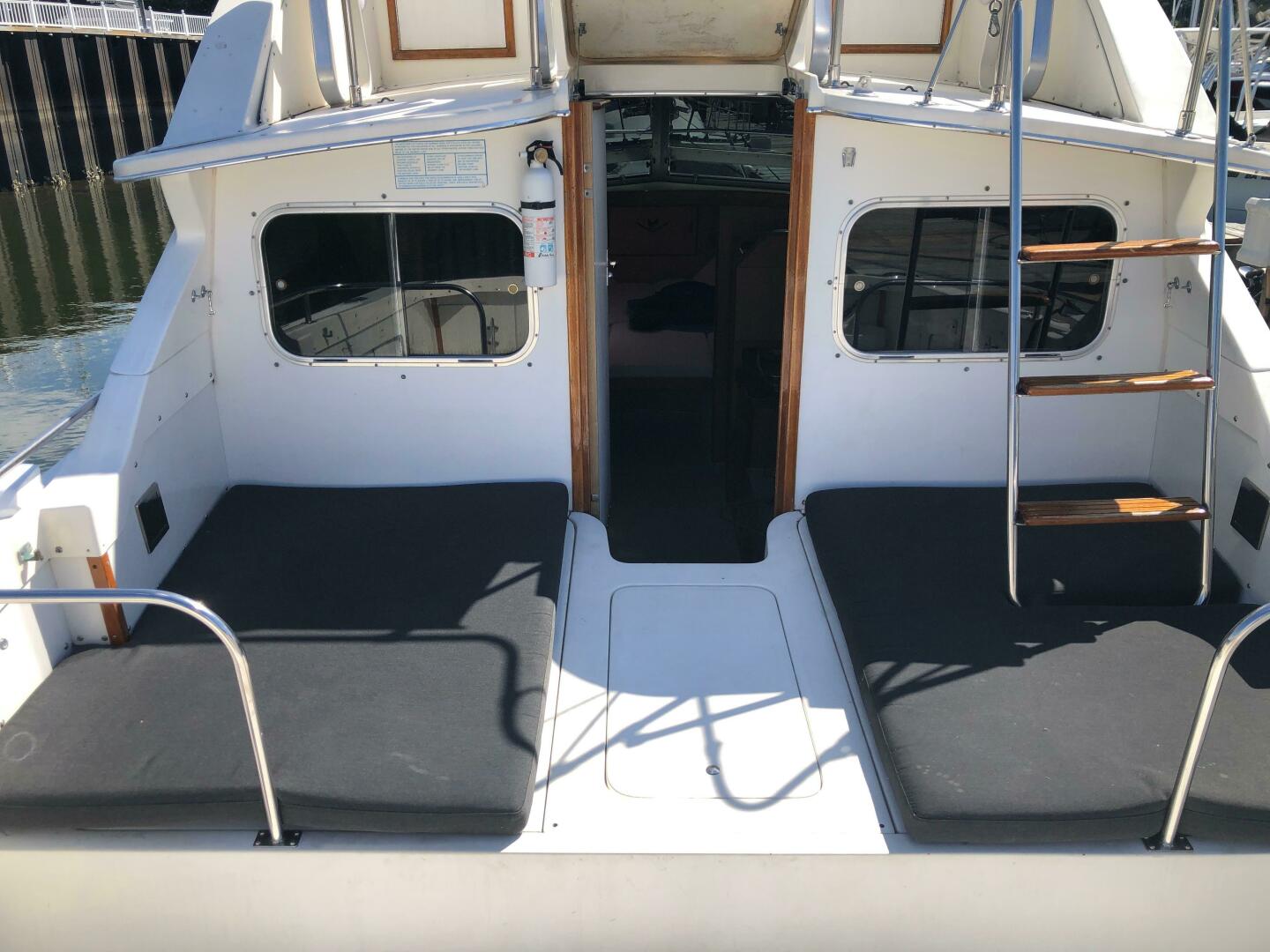 Slide: The Image of Bertram 28 Flybridge Cruiser 1986 - 4910673