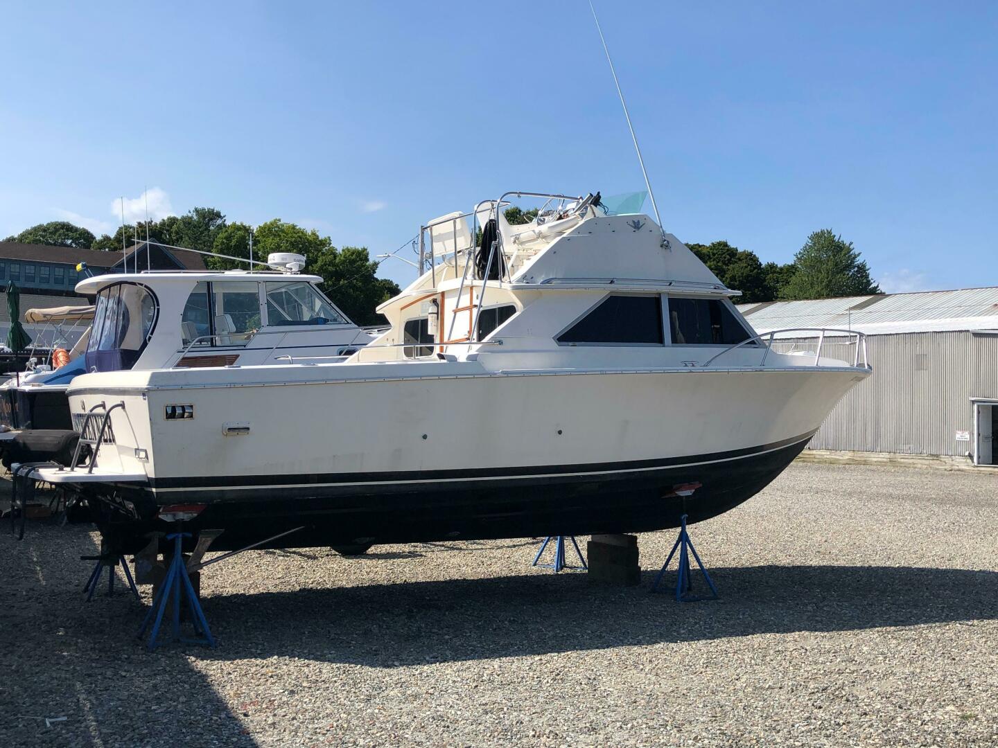 Slide: The Image of Bertram 28 Flybridge Cruiser 1986 - 4910645