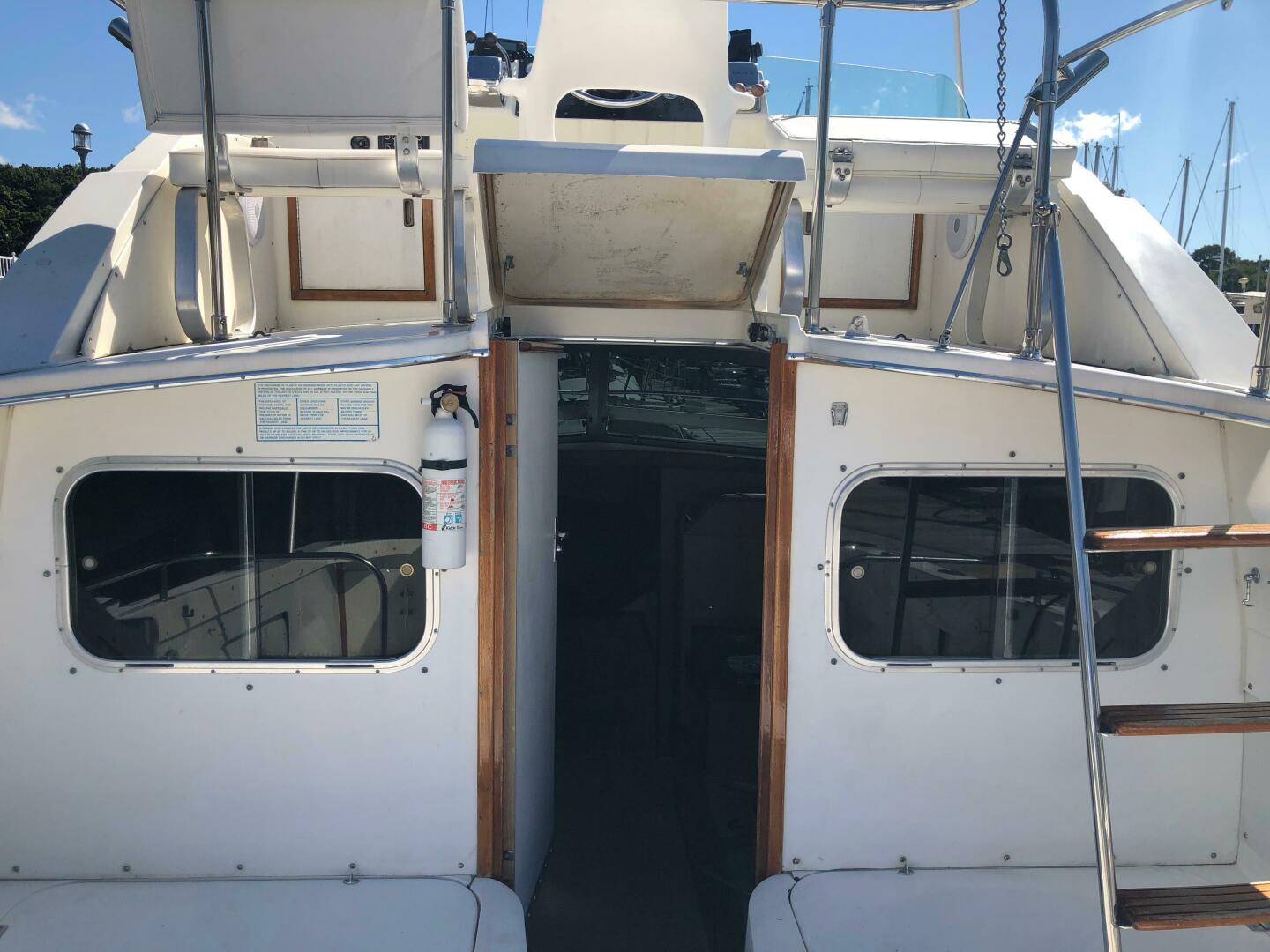 Slide: The Image of Bertram 28 Flybridge Cruiser 1986 - 4910681