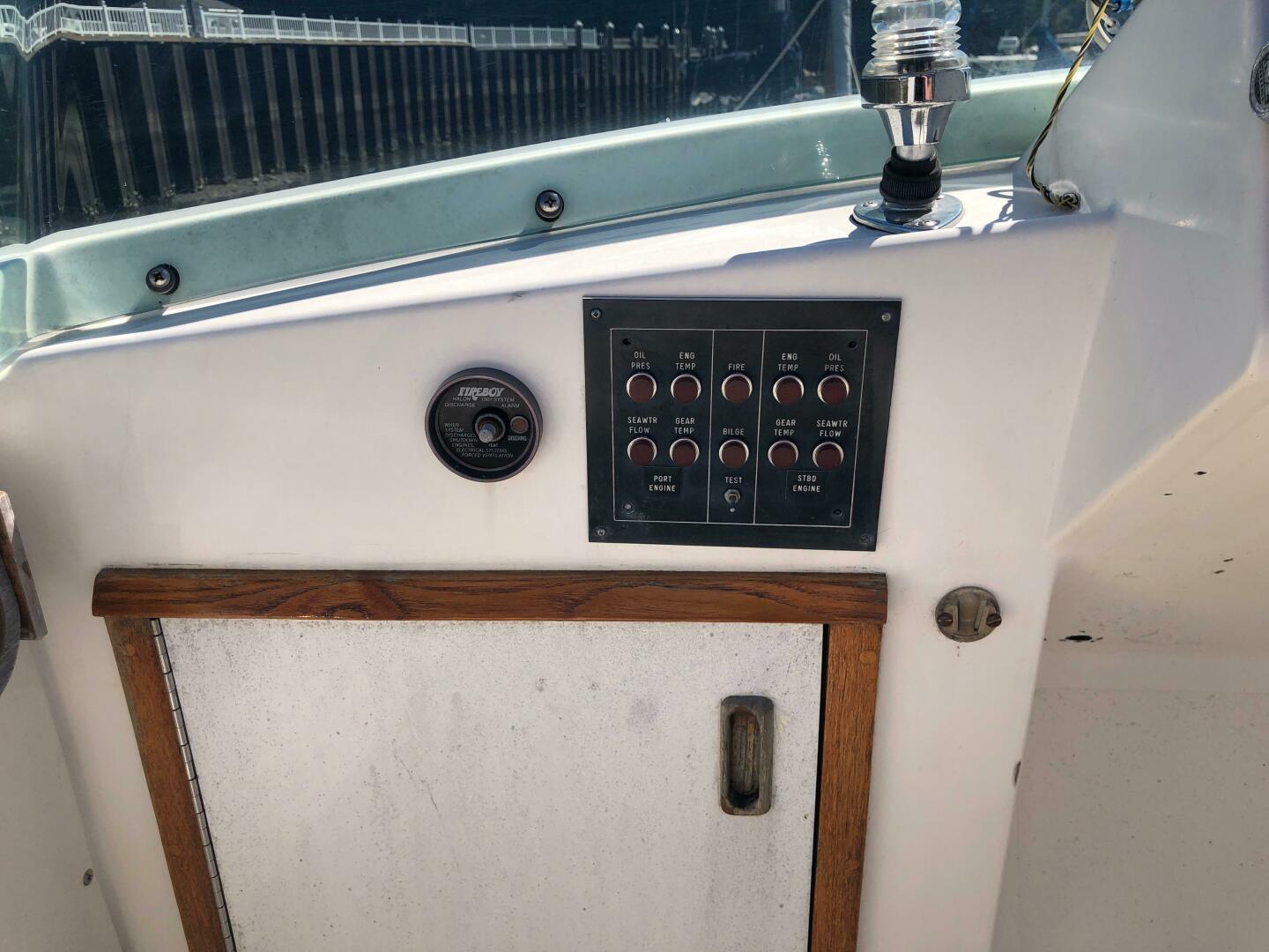 Slide: The Image of Bertram 28 Flybridge Cruiser 1986 - 4910682
