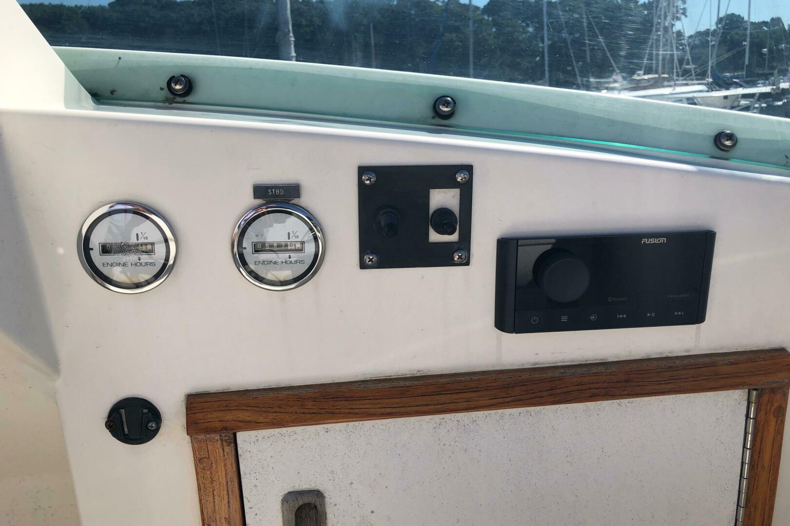 Slide: The Image of Bertram 28 Flybridge Cruiser 1986 - 4910685