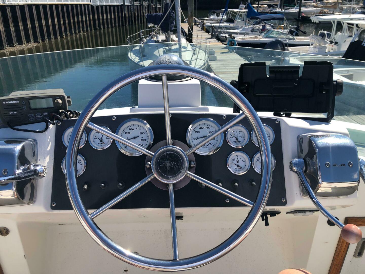 Slide: The Image of Bertram 28 Flybridge Cruiser 1986 - 4910688