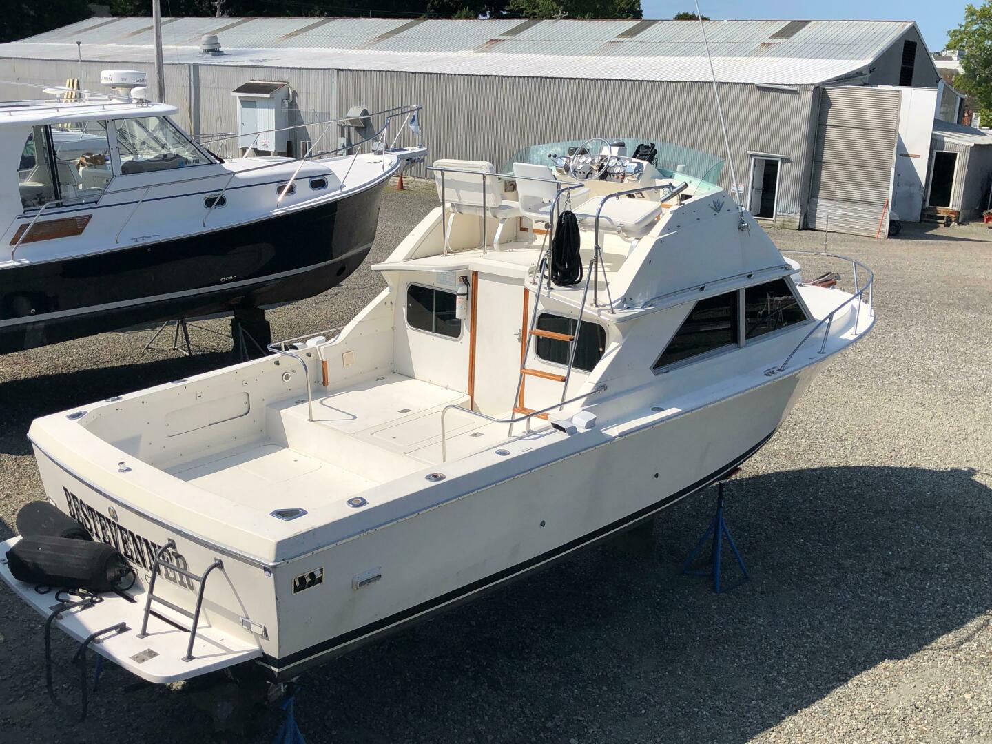 Slide: The Image of Bertram 28 Flybridge Cruiser 1986 - 4910646