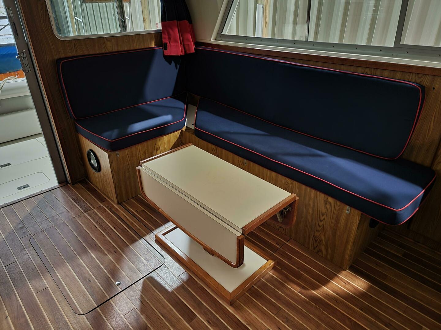 Slide: The Image of Bertram 33 Flybridge Cruiser 1983 - 4438420