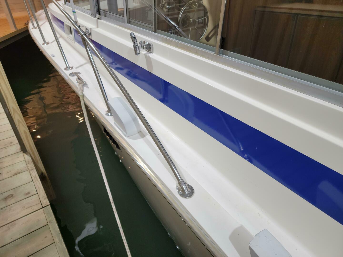 Slide: The Image of Bertram 33 Flybridge Cruiser 1983 - 4438425