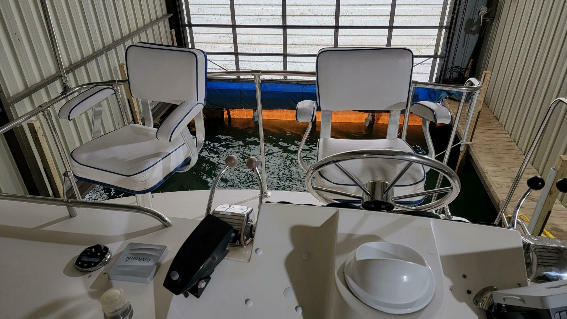 Slide: The Image of Bertram 33 Flybridge Cruiser 1983 - 4438432