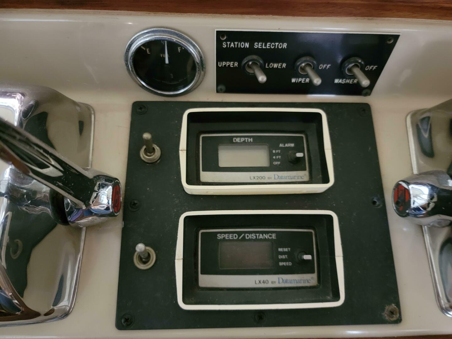 Slide: The Image of Bertram 33 Flybridge Cruiser 1983 - 4438450