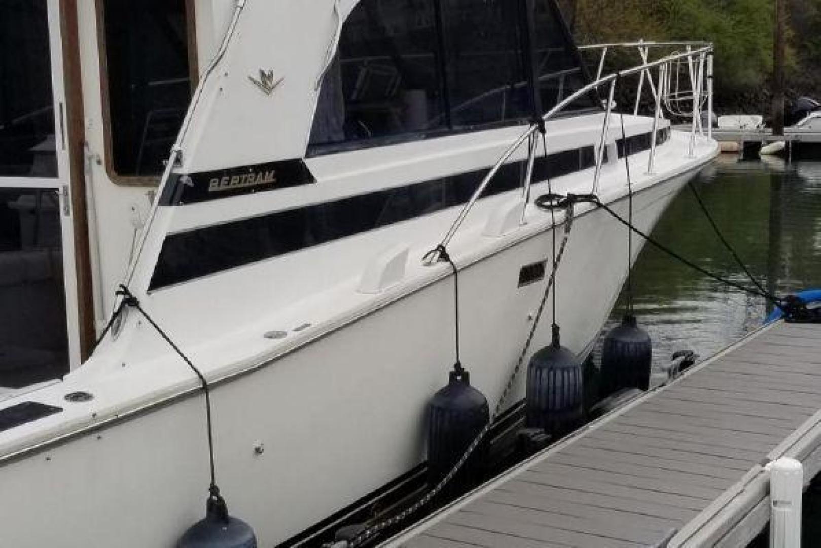 Slide: The Image of Bertram 33 Flybridge Cruiser 1987 - 3707507