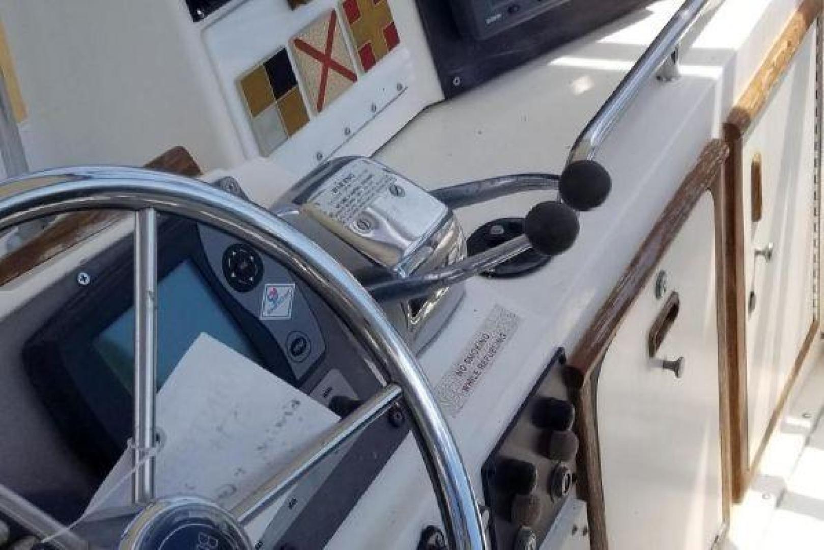 Slide: The Image of Bertram 33 Flybridge Cruiser 1987 - 3707530