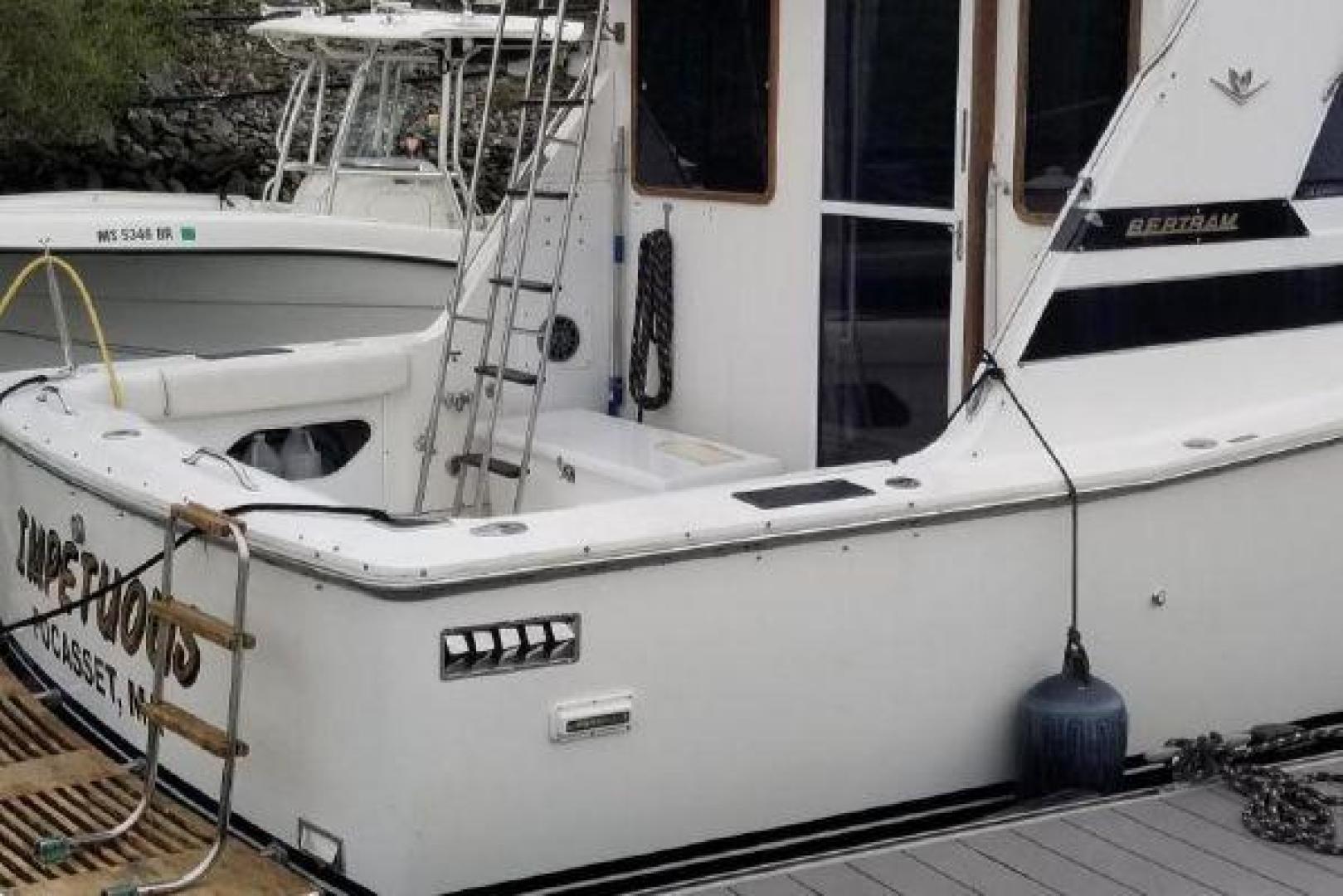 Slide: The Image of Bertram 33 Flybridge Cruiser 1987 - 3707508