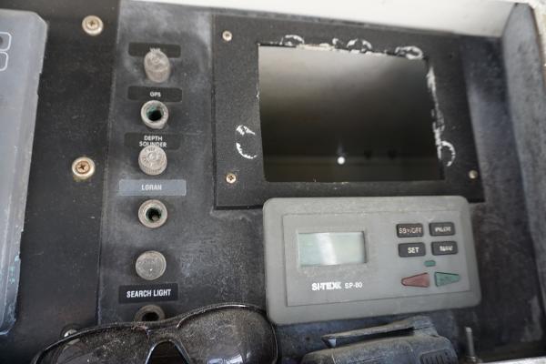 Slide: The Image of 1987 37 Bertram 37 Convertible RIDGEBACK Electronics - 28