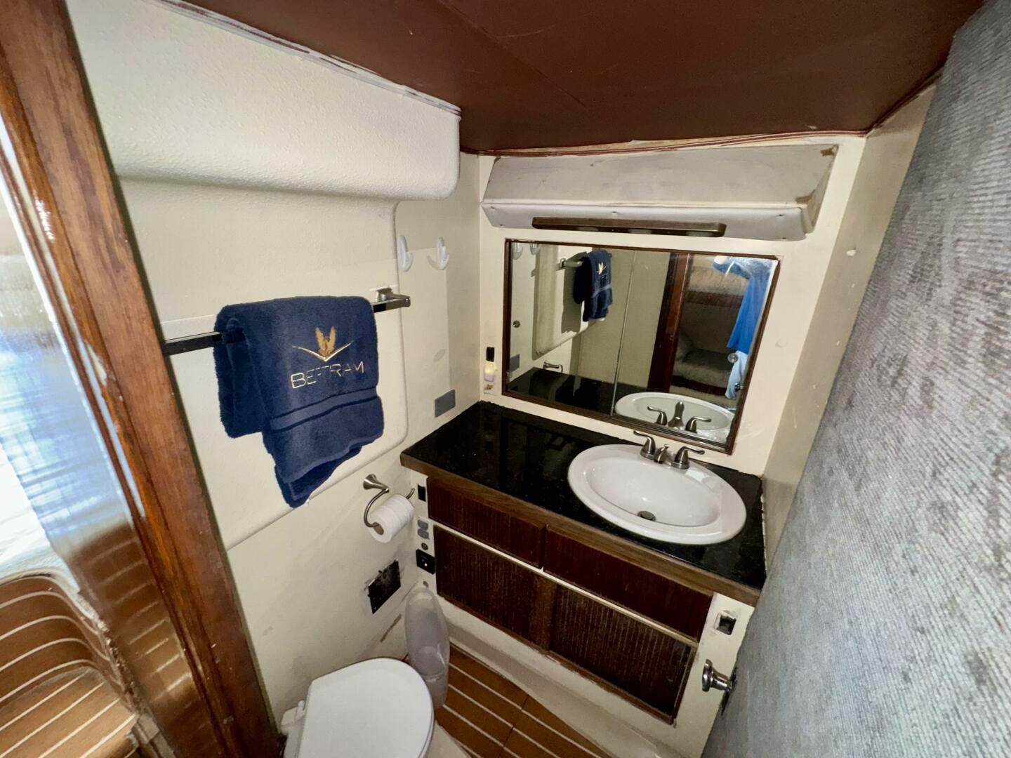 Slide: The Image of Bertram 37' Convertible 1987 - 5567256