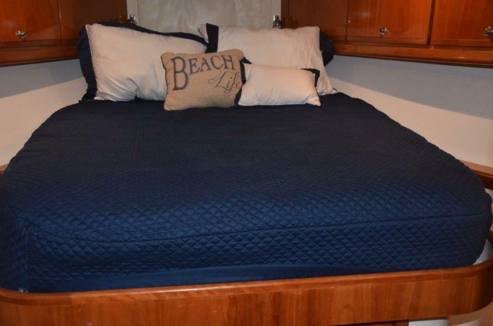 Slide: The Image of Bertram 39 Idle Hour-Master Stateroom 2000 Bertram 39 Idle Hour - 4448967