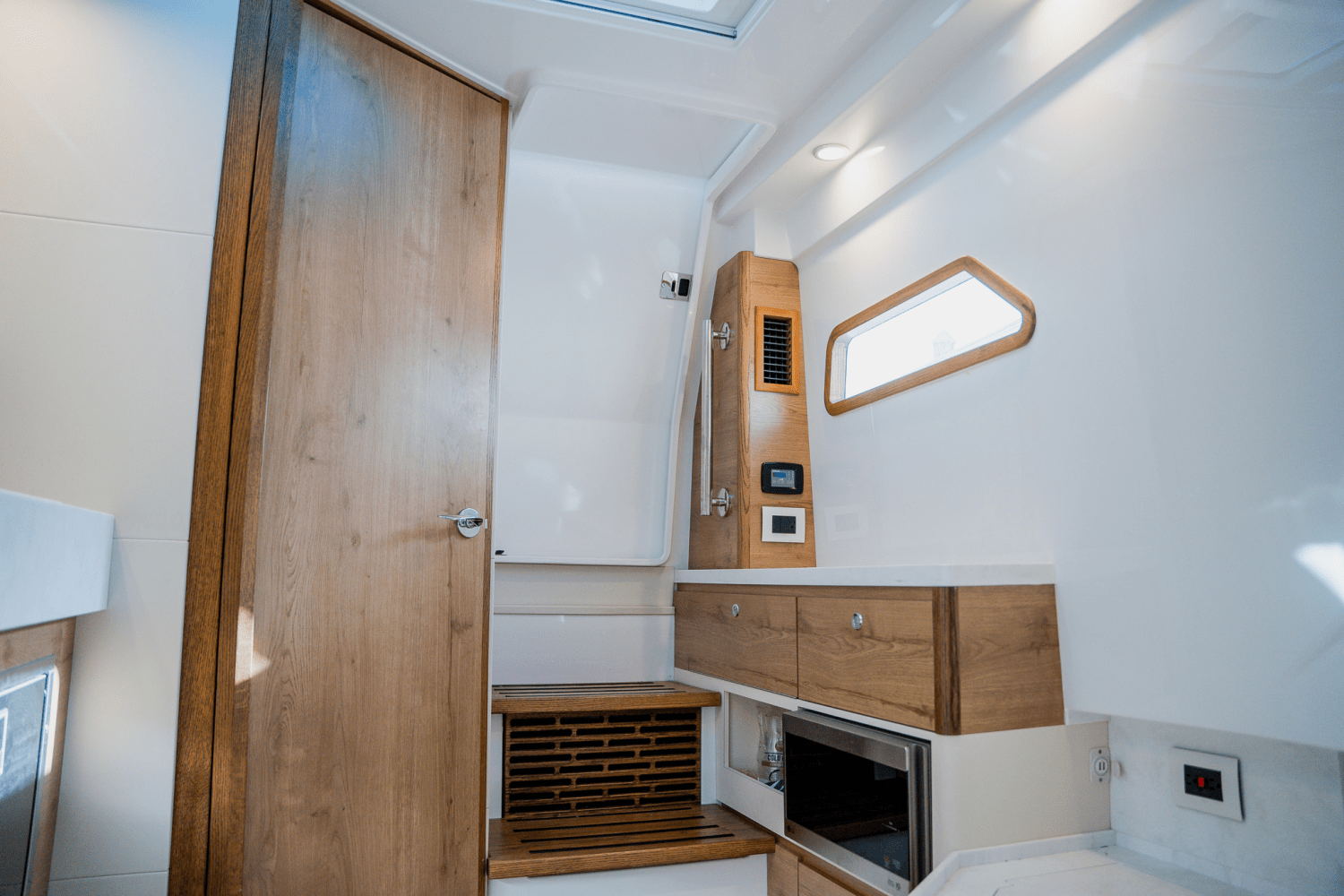 Slide: The Image of Bertram 39CC 2023 - 102