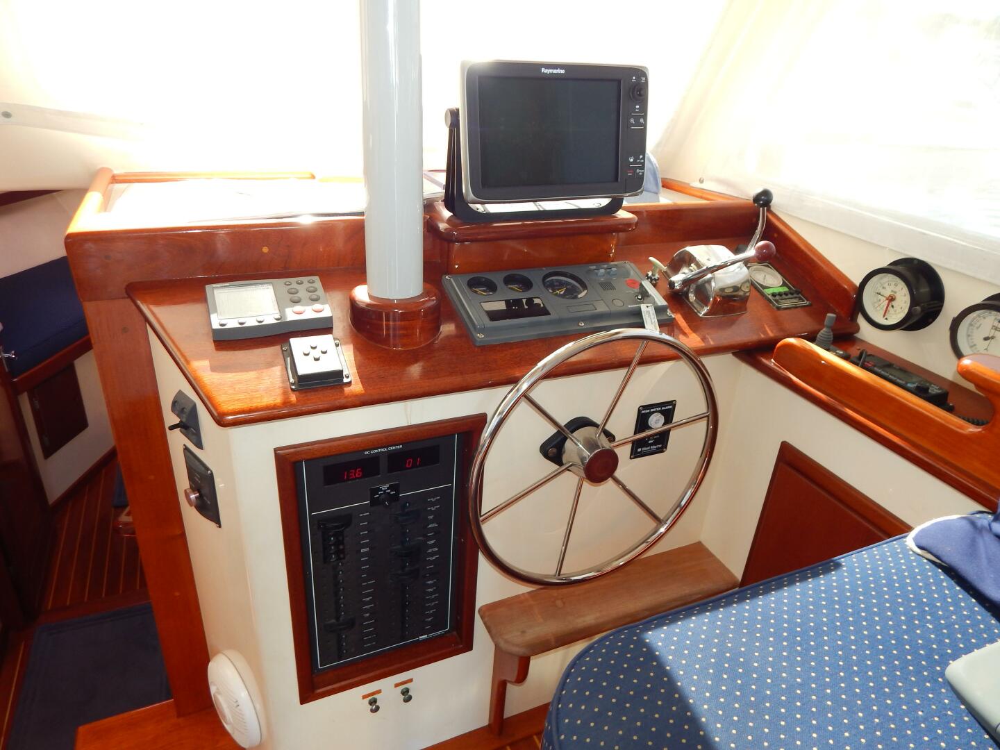 Slide: The Image of BHM Flybridge Cruiser 2000 - 4742992