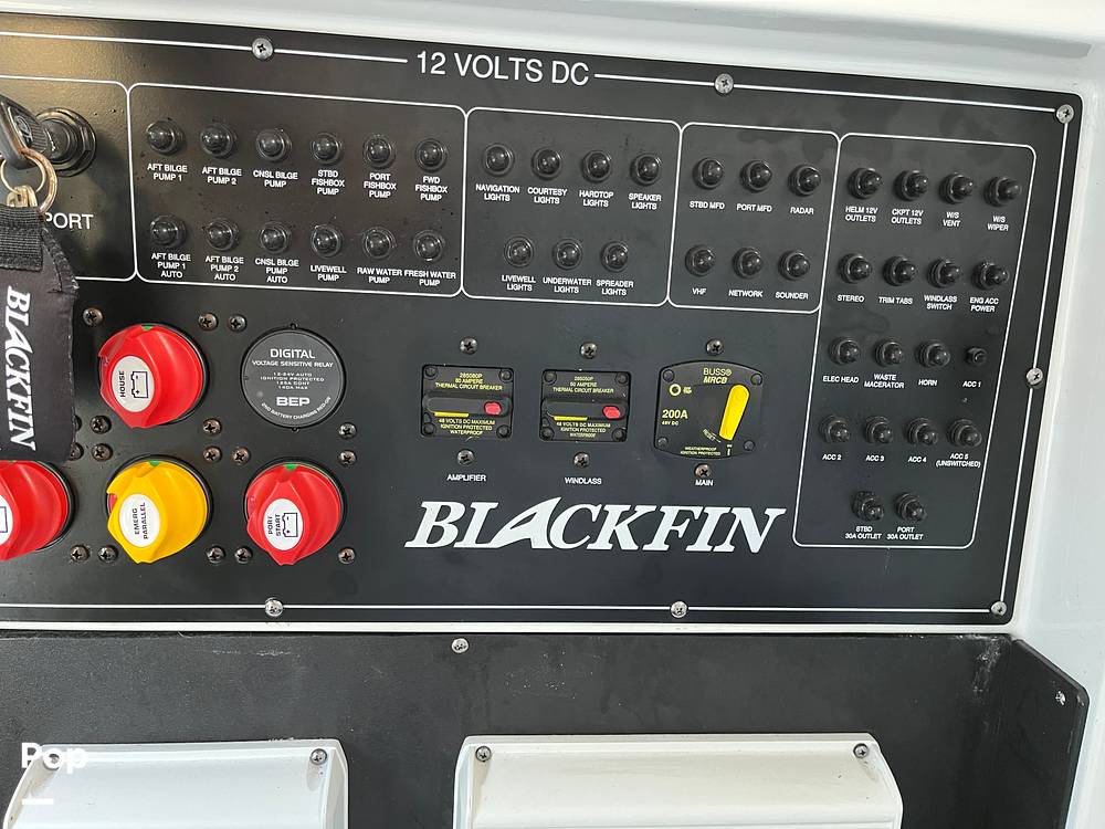 Slide: The Image of Blackfin 302 CC 2022 - 13591835