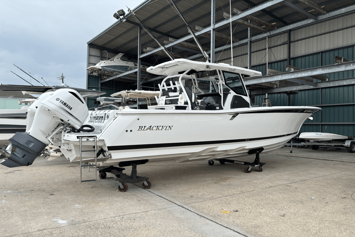 Slide: The Image of Blackfin 332 CC 2020 - 0