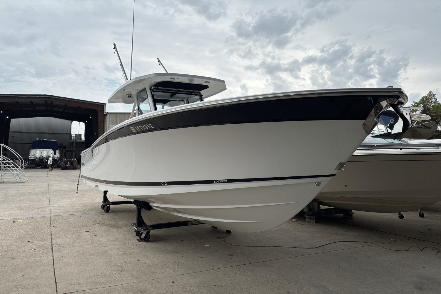 Slide: The Image of Blackfin 332 CC 2020 - 1