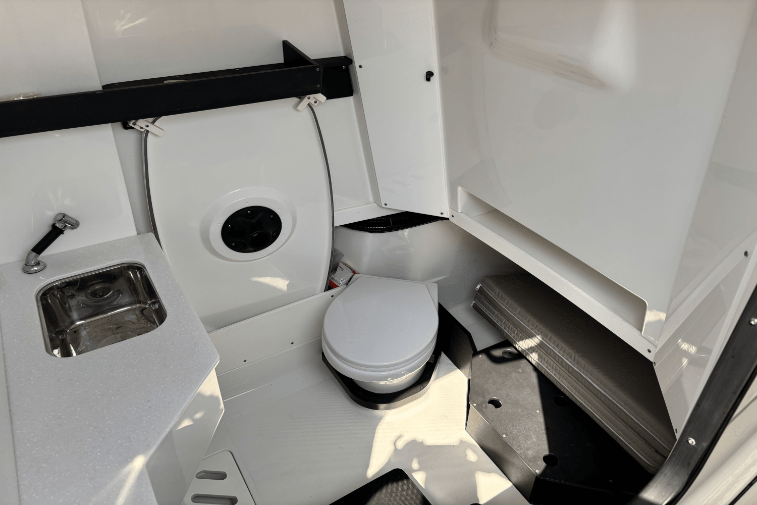 Slide: The Image of Blackfin 332 CC 2020 - 11