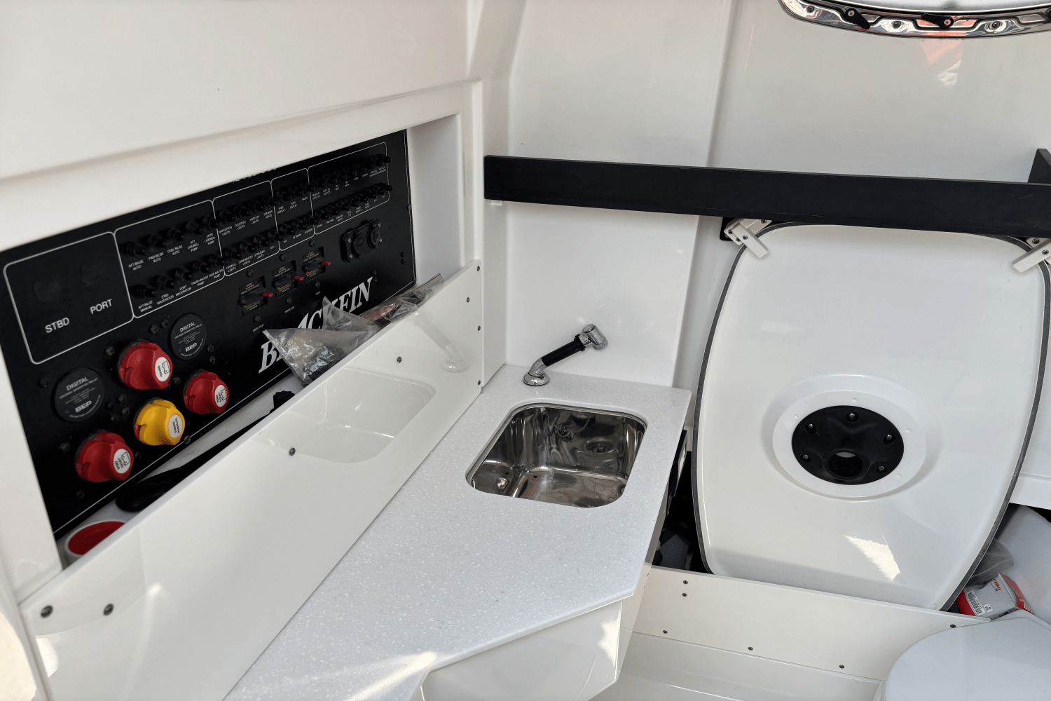 Slide: The Image of Blackfin 332 CC 2020 - 12