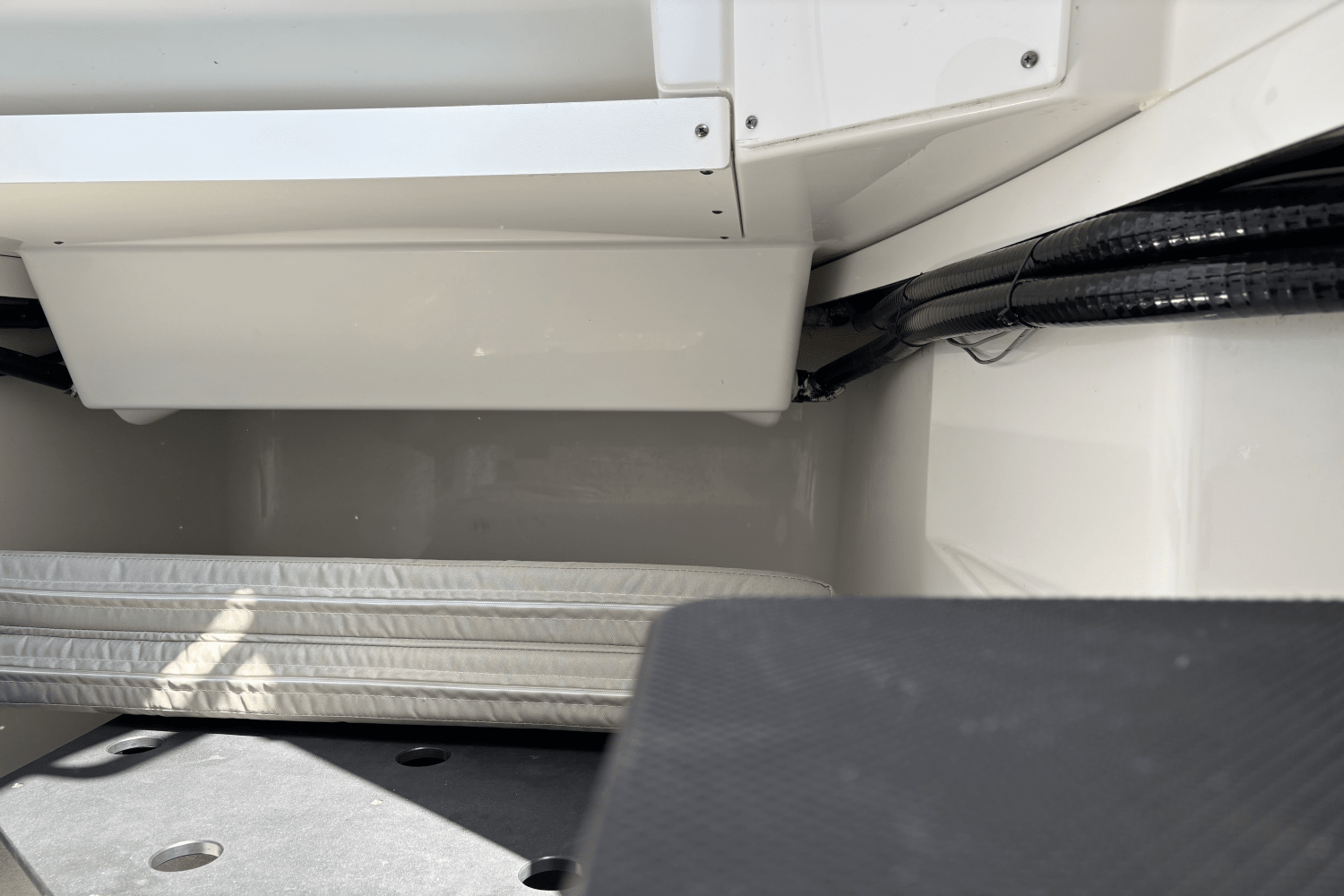 Slide: The Image of Blackfin 332 CC 2020 - 14