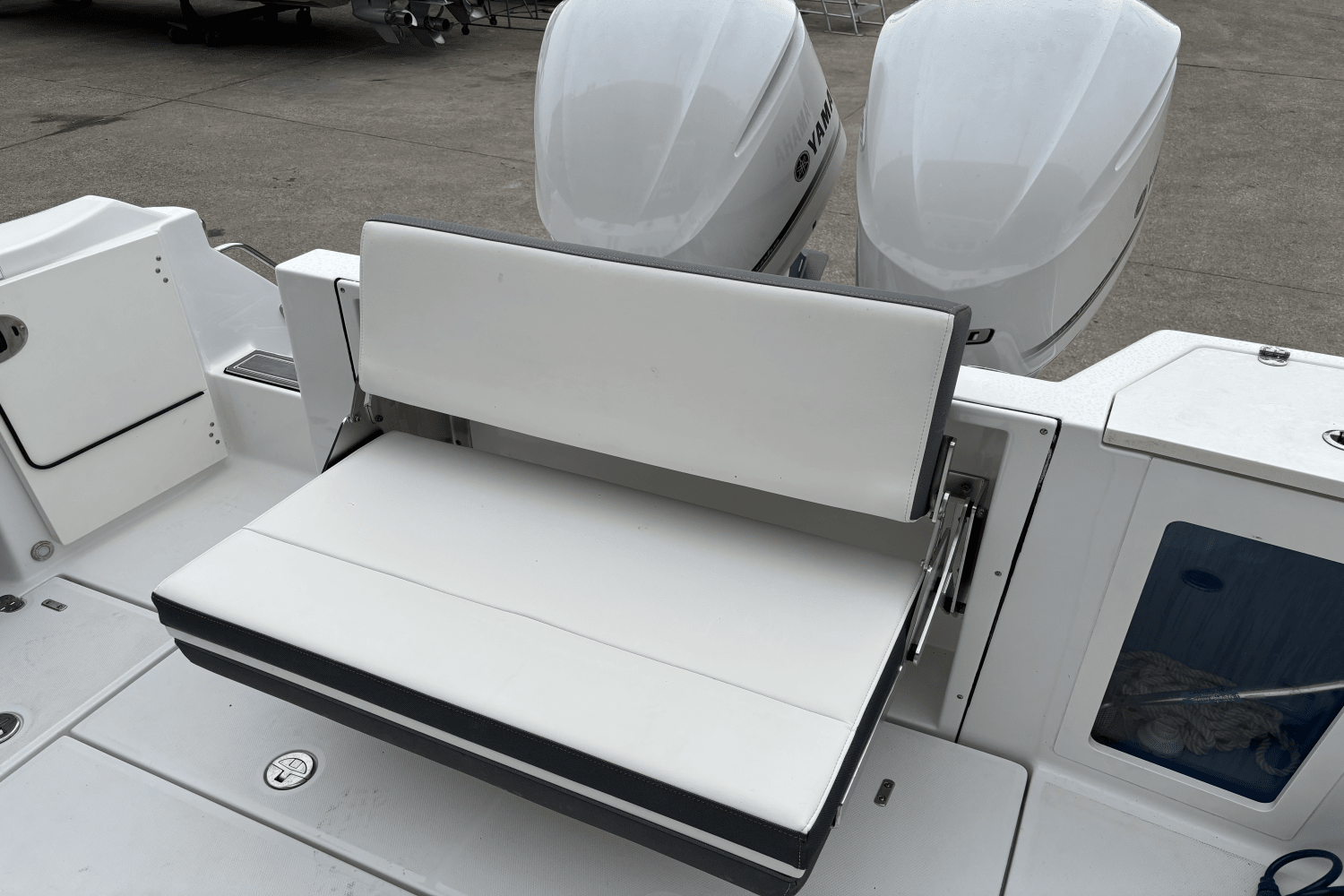 Slide: The Image of Blackfin 332 CC 2020 - 18