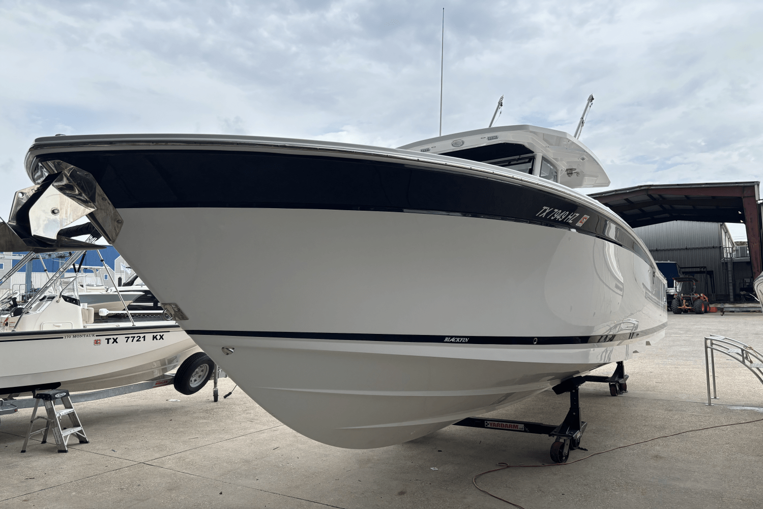 Slide: The Image of Blackfin 332 CC 2020 - 2