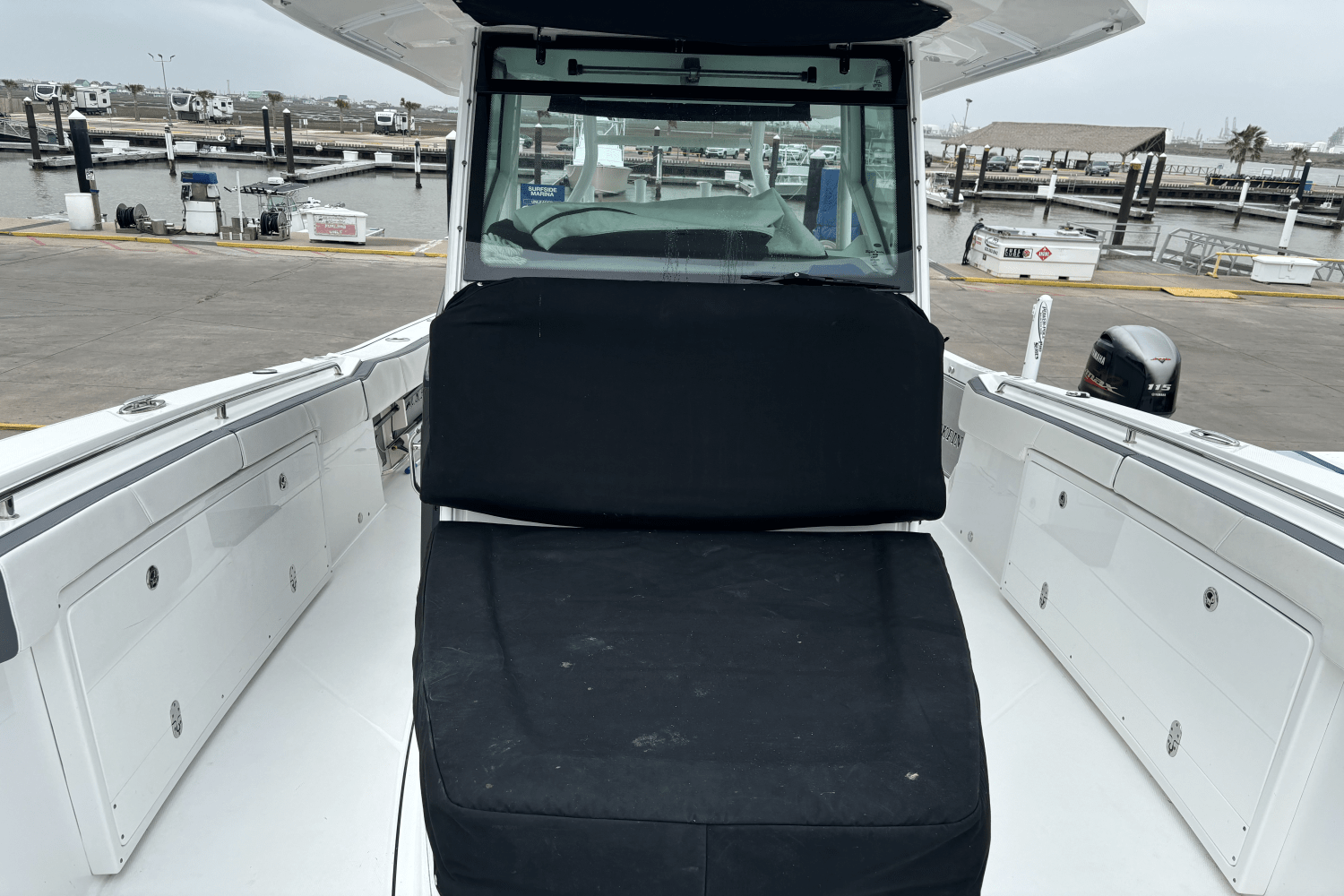 Slide: The Image of Blackfin 332 CC 2020 - 20