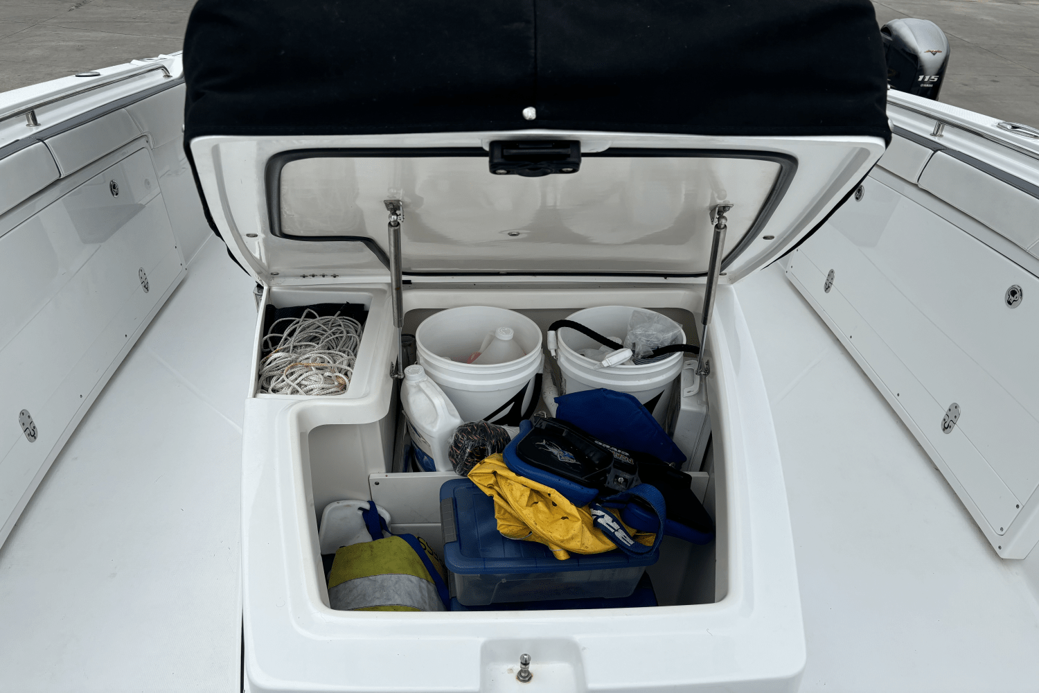 Slide: The Image of Blackfin 332 CC 2020 - 22