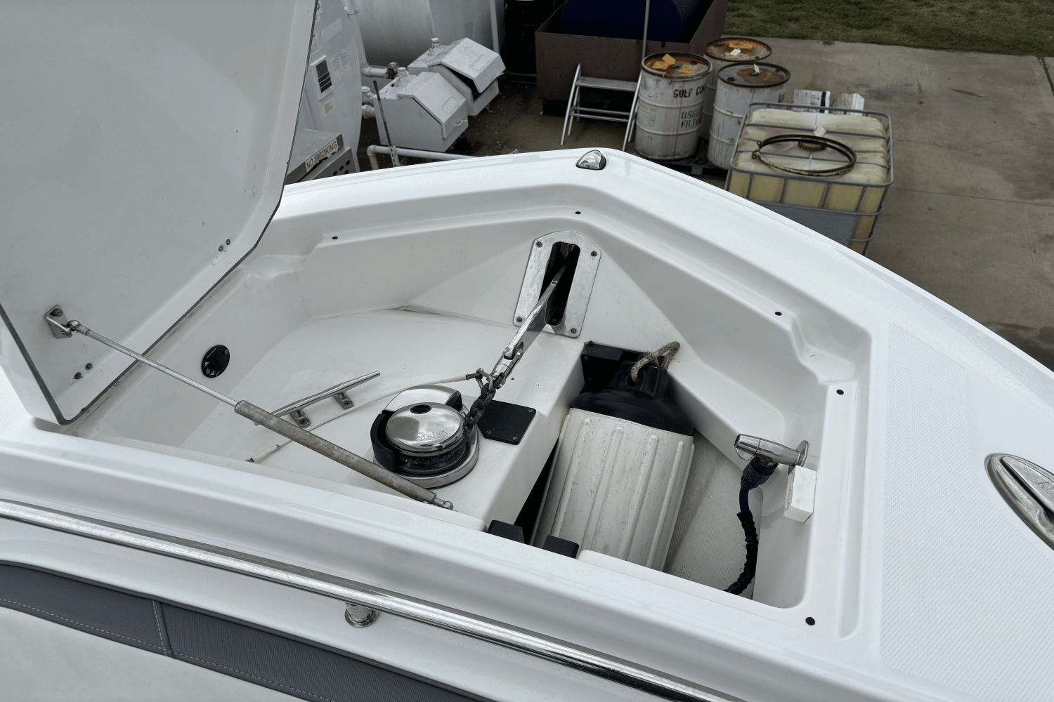 Slide: The Image of Blackfin 332 CC 2020 - 23