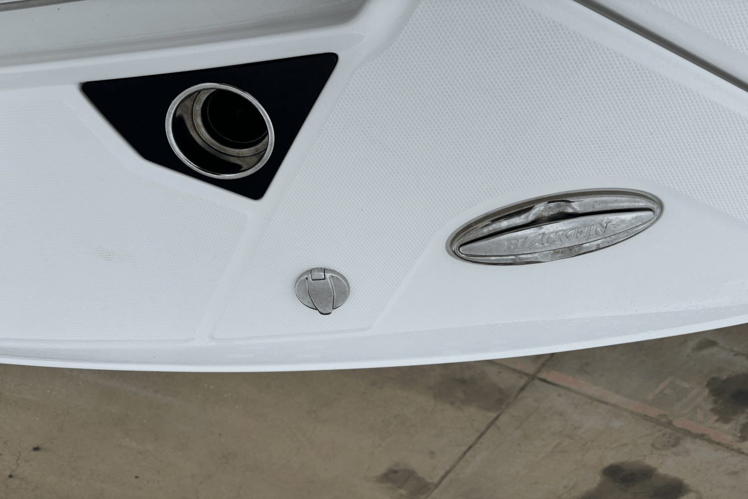 Slide: The Image of Blackfin 332 CC 2020 - 24
