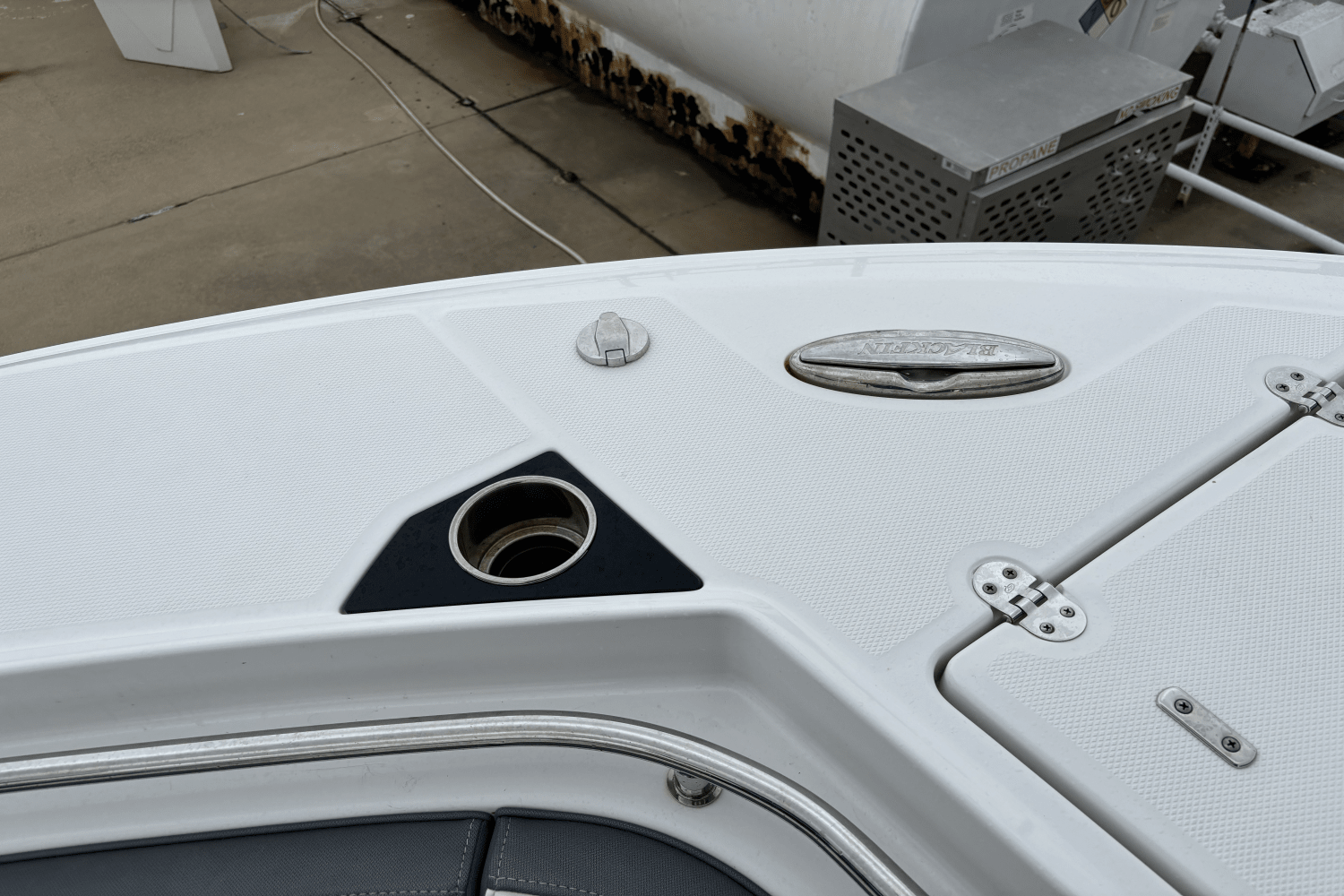 Slide: The Image of Blackfin 332 CC 2020 - 25