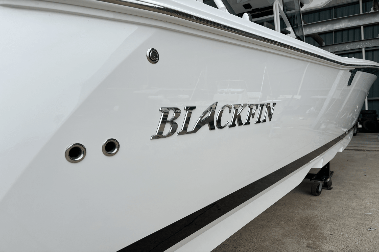 Slide: The Image of Blackfin 332 CC 2020 - 3