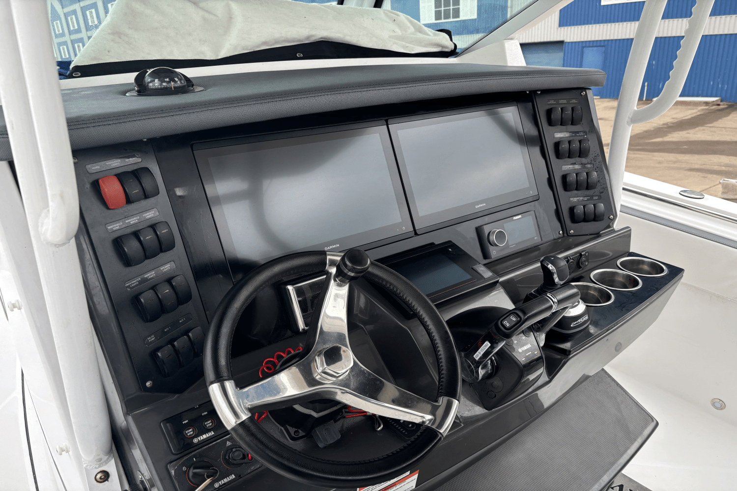 Slide: The Image of Blackfin 332 CC 2020 - 32