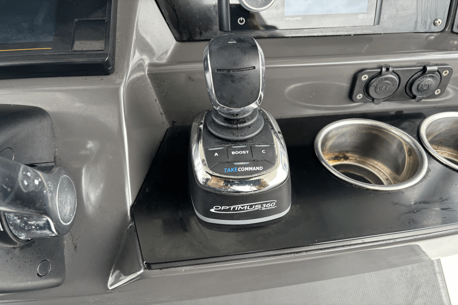 Slide: The Image of Blackfin 332 CC 2020 - 33