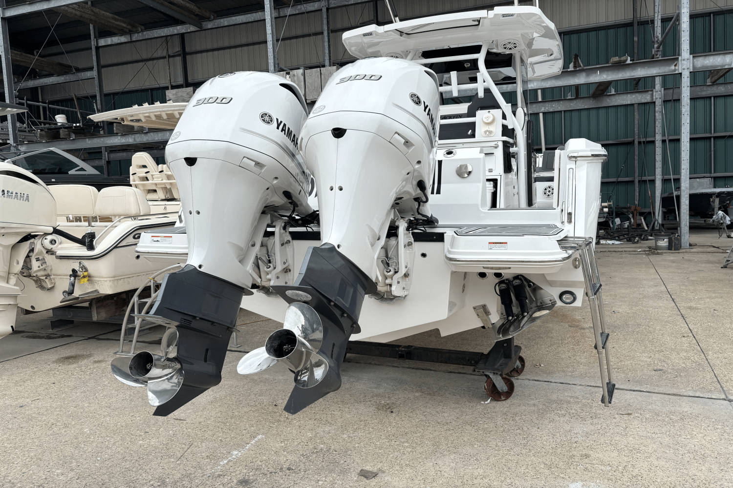 Slide: The Image of Blackfin 332 CC 2020 - 5