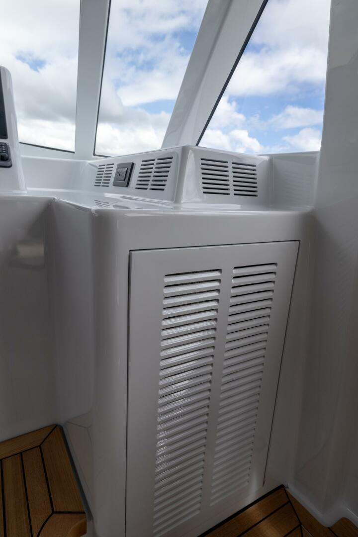 Slide: The Image of Helm A/C Cabinet - 5106891