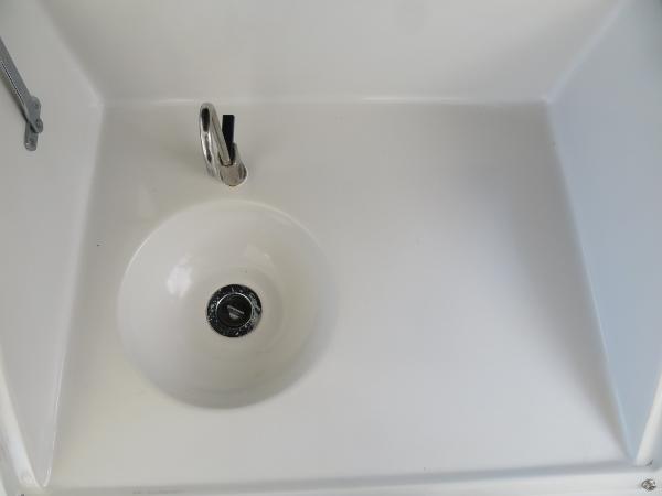 Slide: The Image of White sink with chrome faucet in a 2000 Bluewater 5800 boat. - 40