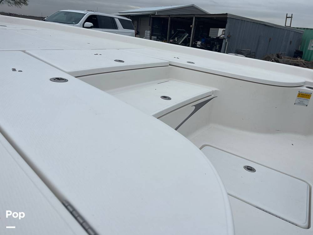 Slide: The Image of Bow Casting Deck With Storage - 14962139