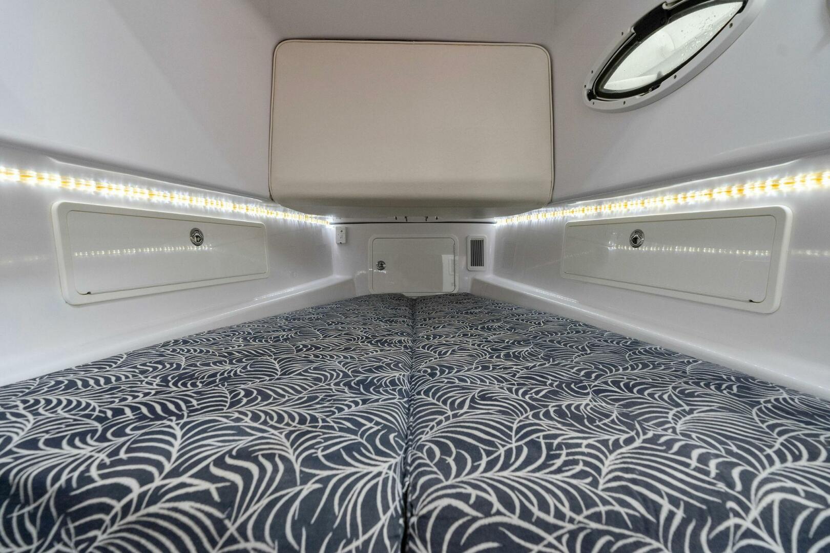 Slide: The Image of 2016 Bonadeo 37 CC Surreel Cabin - 3793650